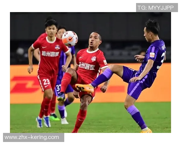 梅州客家迎战武汉队全力争胜展现足球激情与团队精神 梅州客家迎战武汉队全力争胜展现足球激情与团队精神